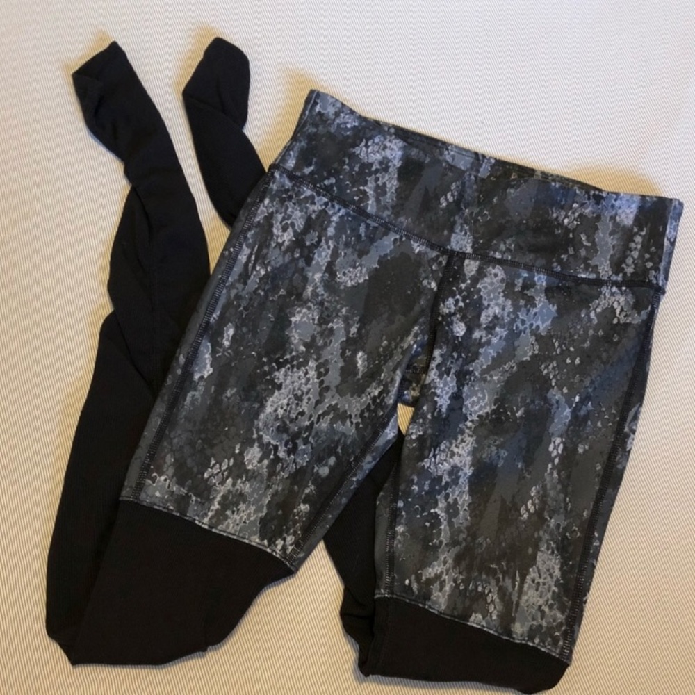 Alo Goddess Leggings In Black/snake print